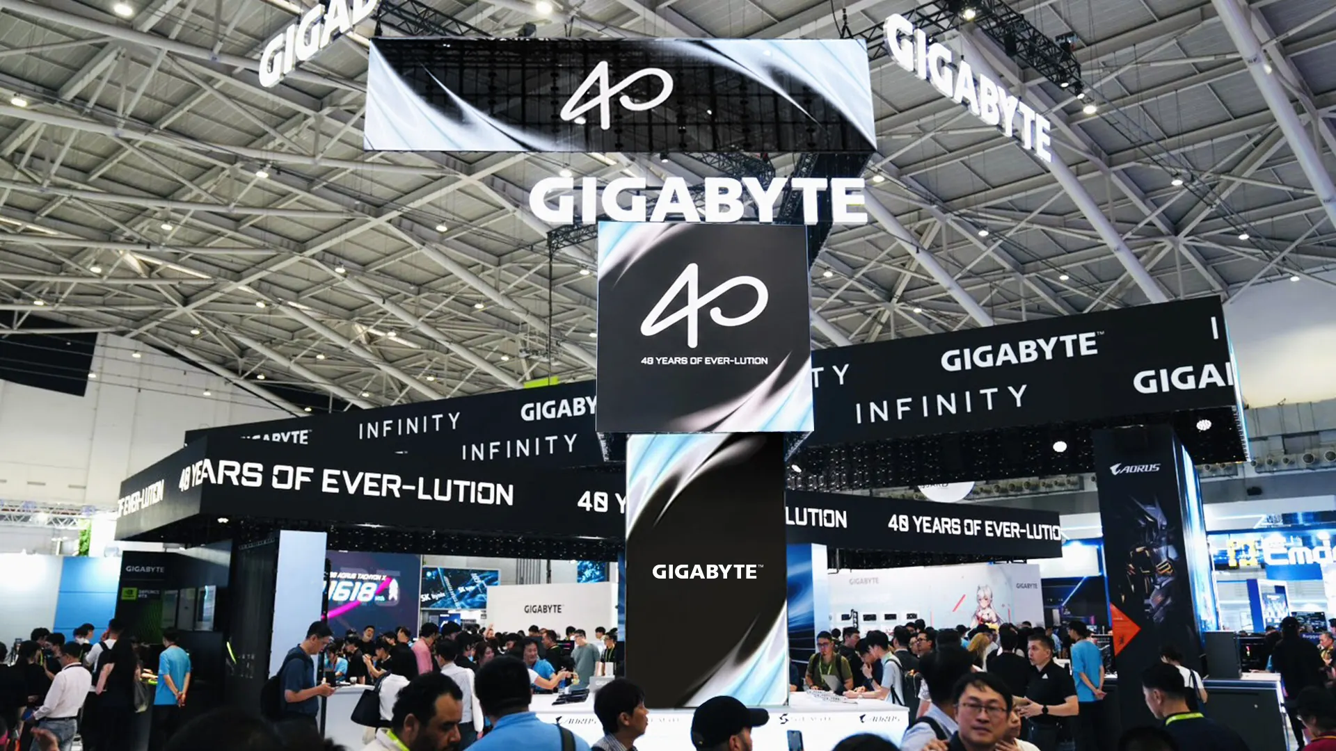GIGABYTE'ın 40. yıl INFINITY serisi için hazırladığı resmî tanıtım görseli